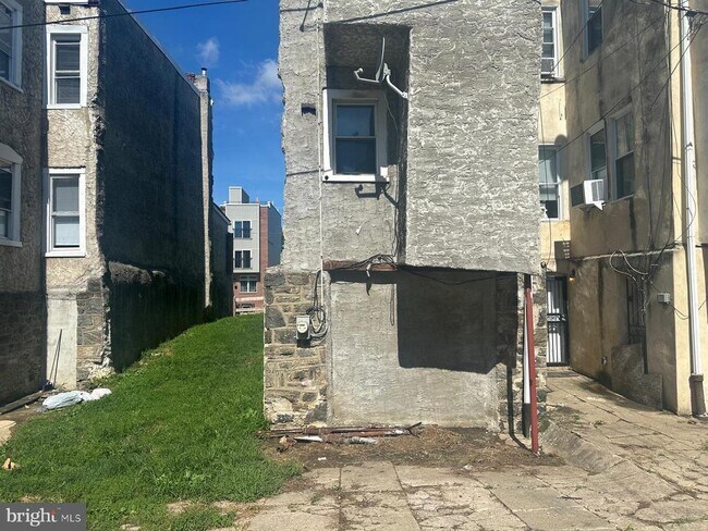 Building Photo - 5628 Warrington Ave