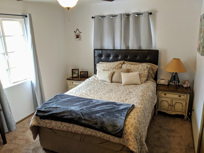bedroom 2 - 2800 E Burkhart Dr
