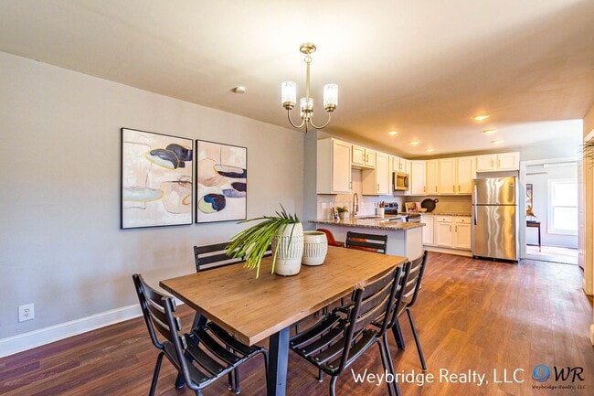 Building Photo - Beautiful, Updated Home in East End near C...