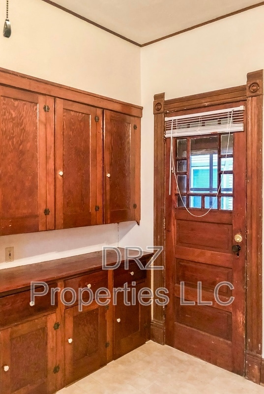 Building Photo - 1012 Bridge St NW