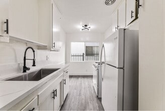 Building Photo - 439 S Catalina St