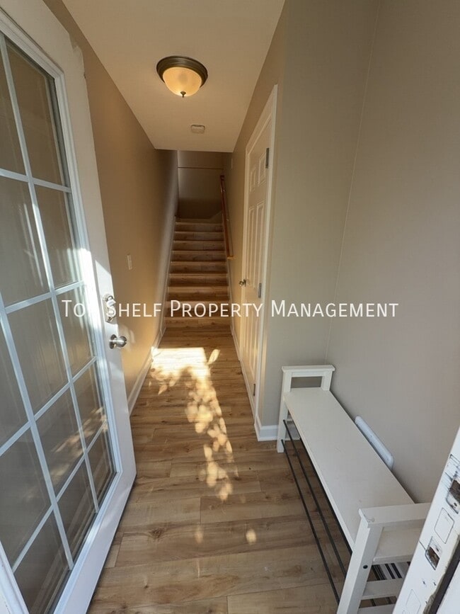 Building Photo - 386 NE Satinwood-