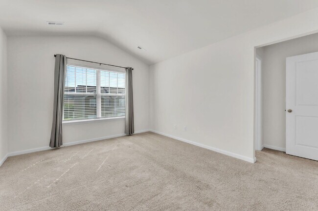 Building Photo - Don't miss this charming 3-bedroom, 2.5-ba...