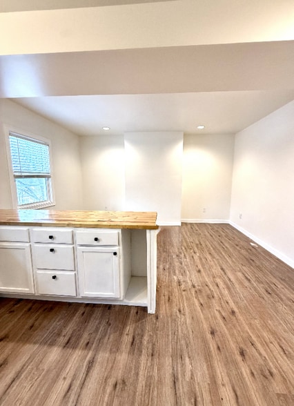 Building Photo - 5416 Black St