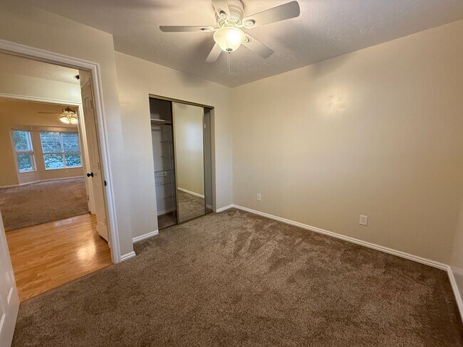 Building Photo - Spacious 5-Bedroom Home in Clinton!