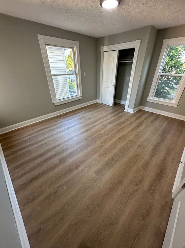 Building Photo - BEAUTIFUL RENOVATED NEW 4 BEDROOM 2 BATH H...