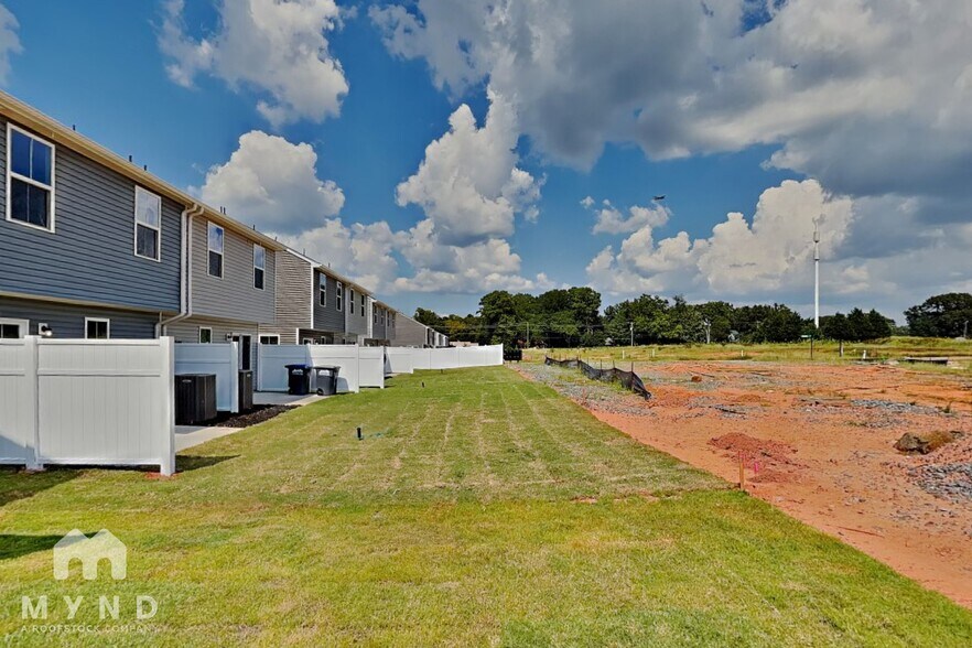 Building Photo - 6133 Bridle Crk Dr