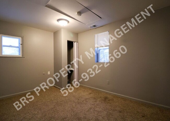 Building Photo - Charming Warren Home Ready for Immediate Occupancy