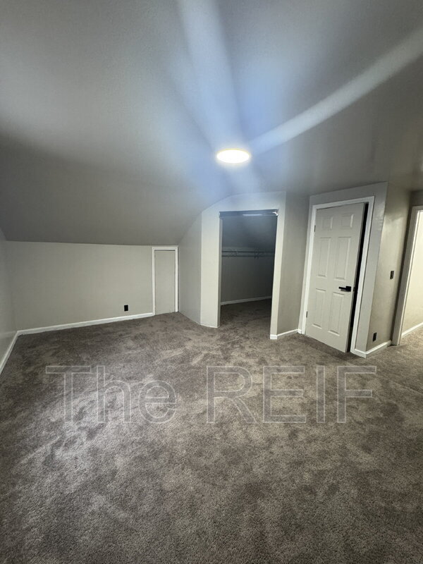 Building Photo - 9365 Birwood St