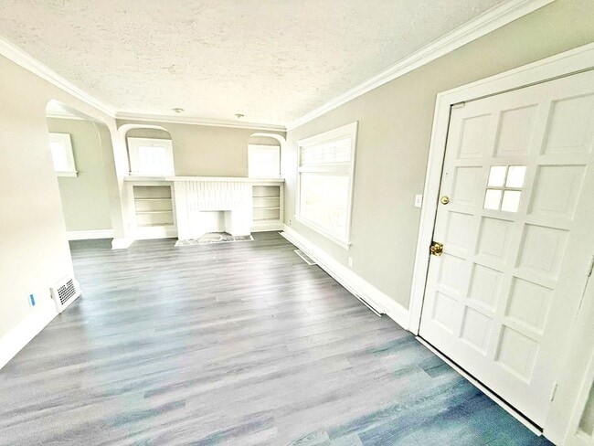 Building Photo - 3 BED 1 BATH BEAUTIFUL SINGLE HOME!