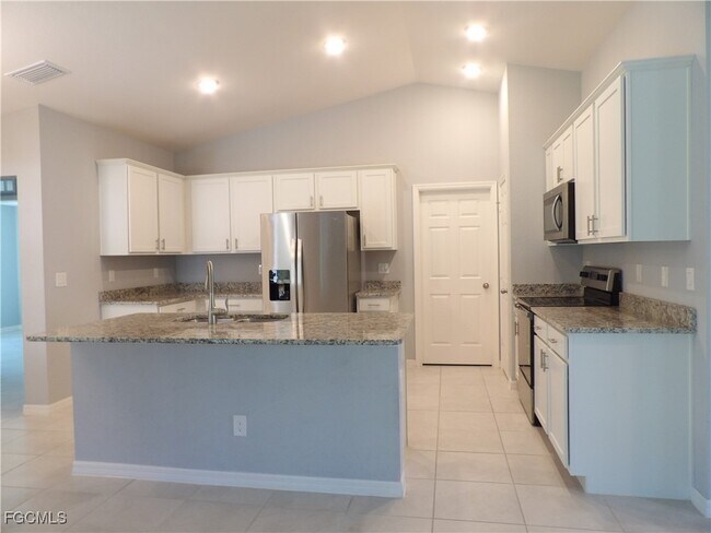 Building Photo - 7653 Minardi St