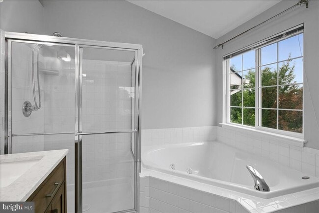 Building Photo - 6350 Regal Oak Dr
