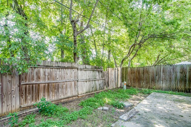 Building Photo - One side of 2 story duplex available-  3 b...