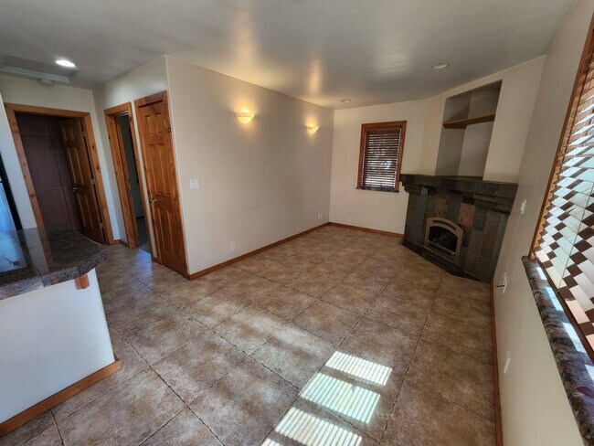 Building Photo - 252 - Yaho Duplex