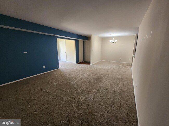 Building Photo - 1598 Nixon Dr
