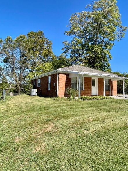 Primary Photo - 239 N McWhorter St