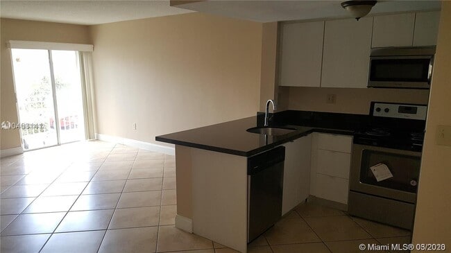 Building Photo - 8660 NW 5th Ter