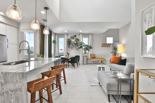 Building Photo - Milpitas Penthouse Condo 2 bed / 2 bath, m...