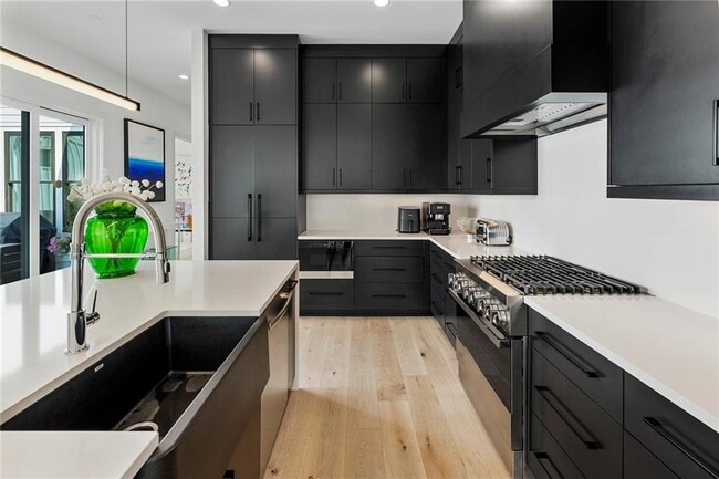 Building Photo - 6715 Halcyon Way