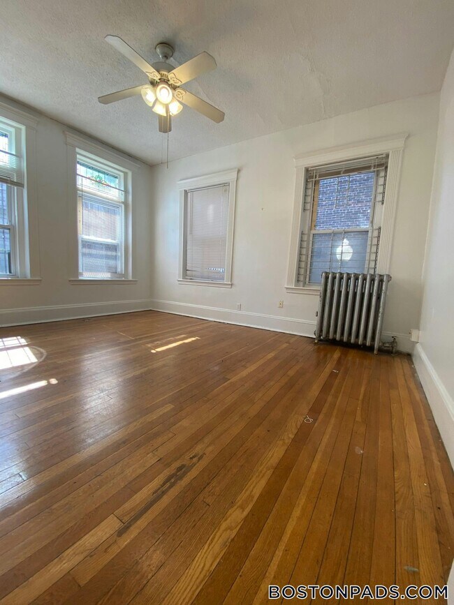 Building Photo - 175 Hemenway St