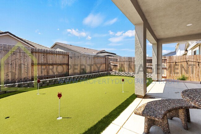 Building Photo - Stunning New 4 Bed / 3 Bath Home | Built i...