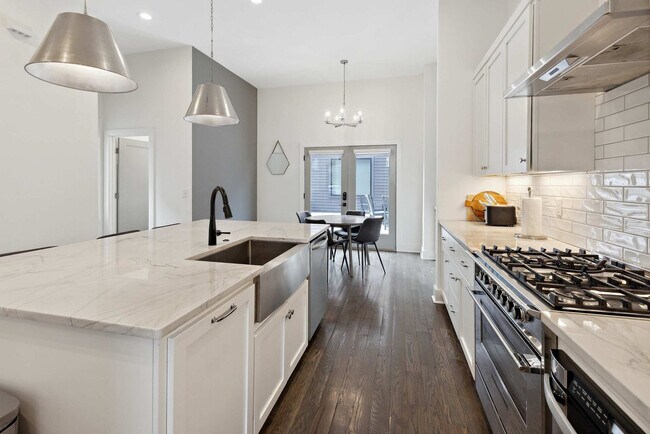 Building Photo - 3206 West End Cir