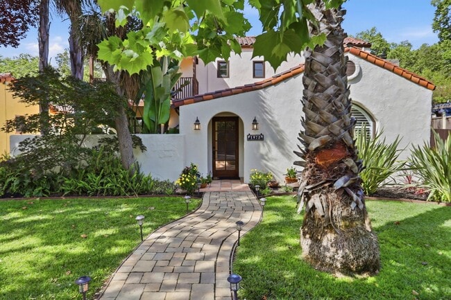 Building Photo - Epic custom remodel on this 1930s Spanish-style home near Downtown Willow Glen!