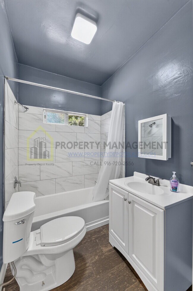 Building Photo - Charming 2-Bedroom Bungalow Retreat in Sacramento