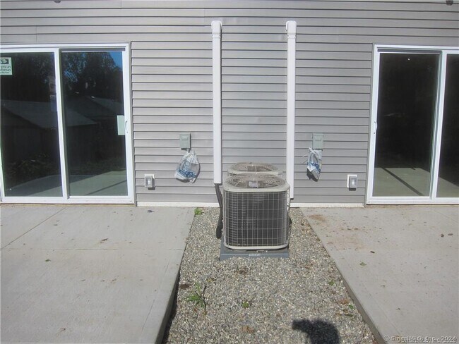 Building Photo - 574 Chopsey Hill Rd