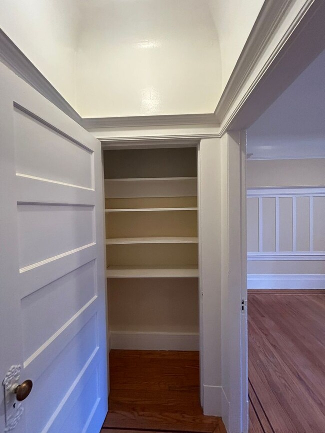 Building Photo - Two Bedroom Available Now in Noe Valley!!