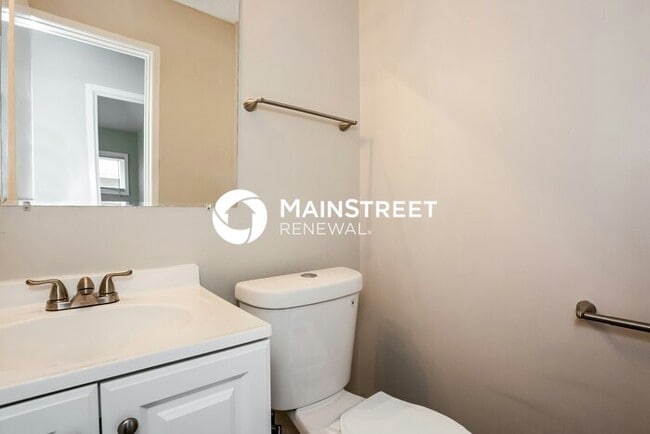 Building Photo - 3 Bedroom Pet-Friendly Home in Indianapolis, IN with Main Street Renewal