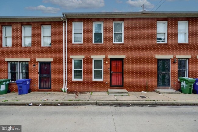 Primary Photo - 32 N Spring St