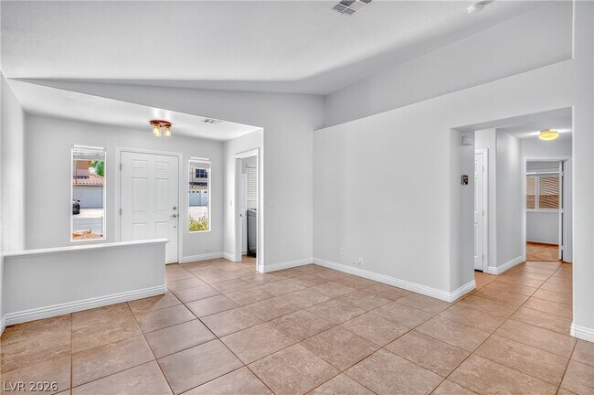 Building Photo - 630 Beresford Ave