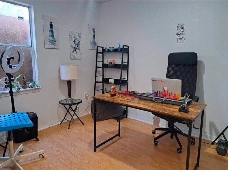 Building Photo - 407 Anise Pl