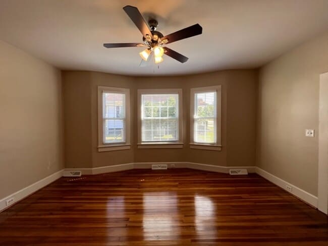 Building Photo - This Single Story Bungalow Home has 2 Bedrooms, 1 Full Bath located in Lyman at Pacific Mills whi...