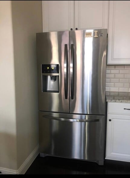 Stainless appliances - 580 Hampshire Dr