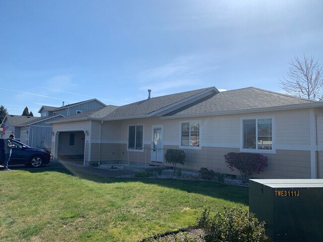 Building Photo - Available Now: Well-kept home on a corner lot in a desired SW neighborhood