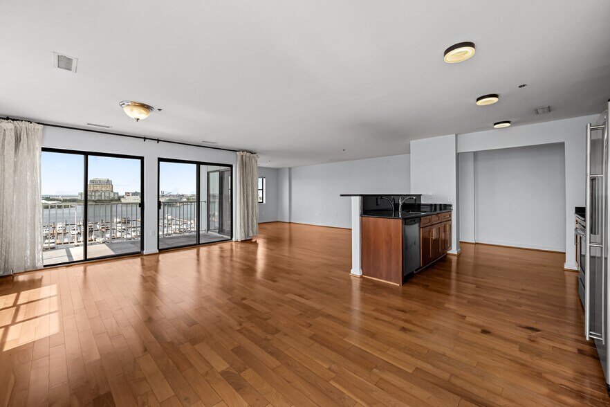 Building Photo - 2702 Lighthouse Pt E