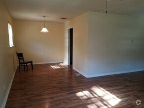 Building Photo - 2 bed 1.5 bath for rent