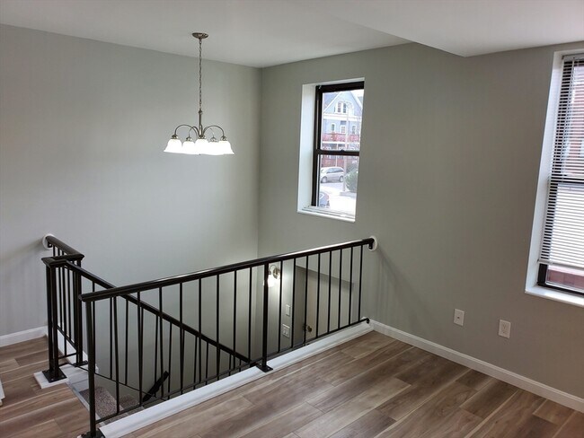 Building Photo - 33 Brainerd Rd