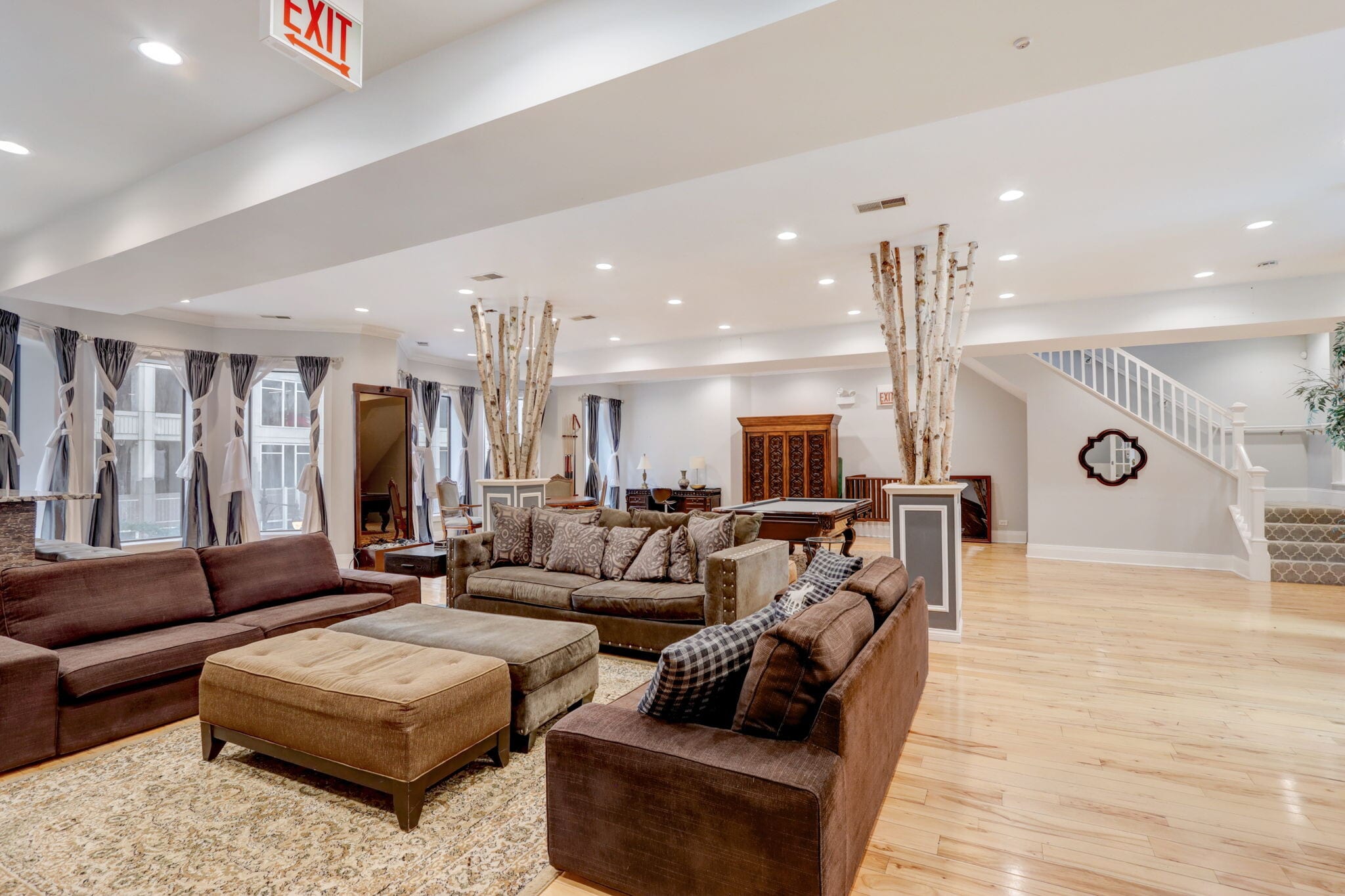 Building Photo - 20 W Ontario St