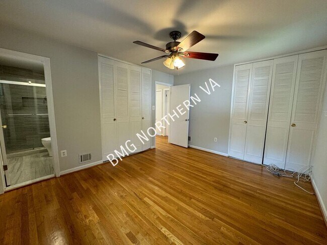 Building Photo - 5406 Gainsborough Dr