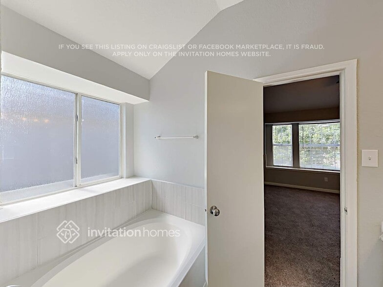 Building Photo - 2841 Garden Grove Rd