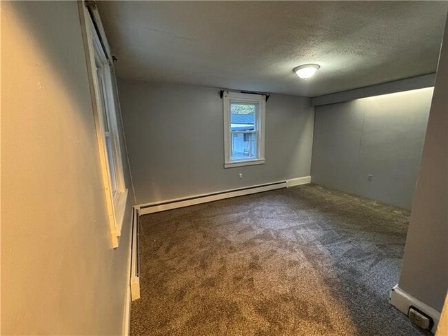 Building Photo - 576 Glenfield Rd