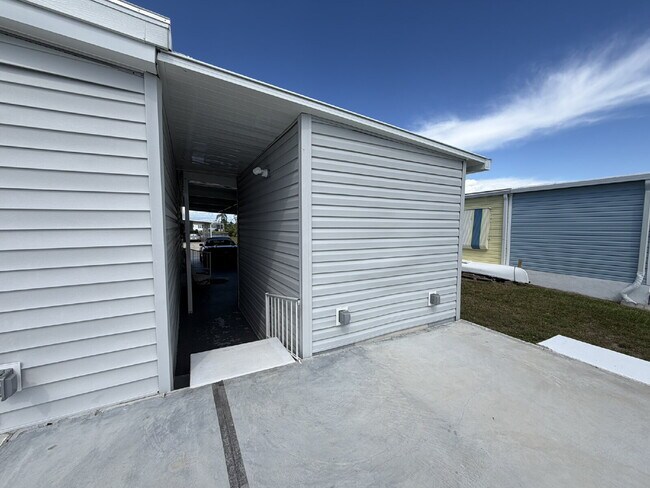 Building Photo - "Charming 2-Bed, 2-Bath Mobile Home Retreat in Harbor Cove!"