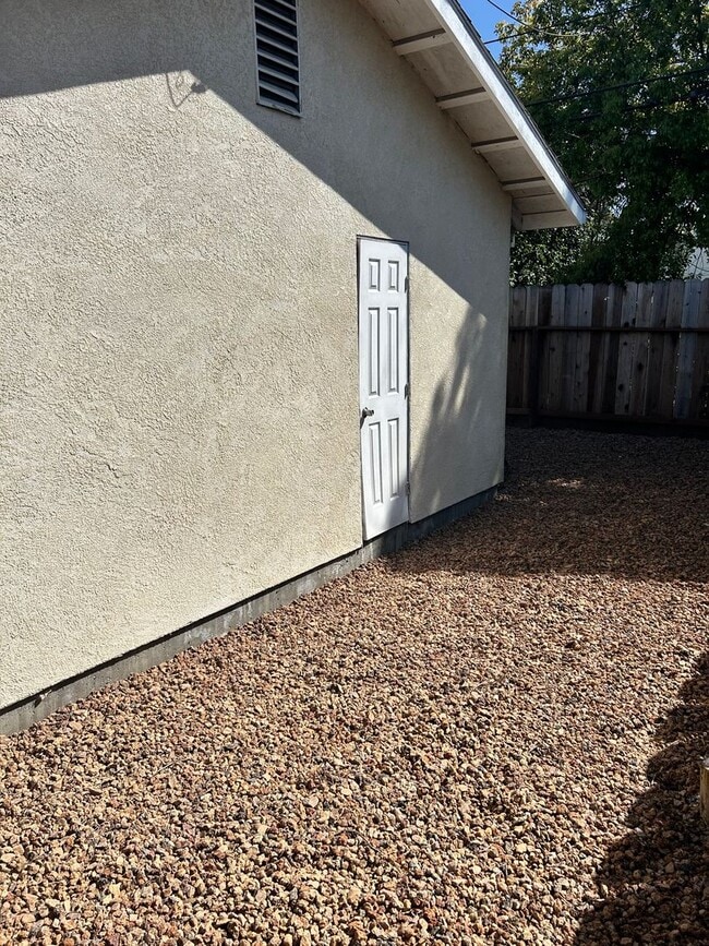Building Photo - 1 BEDROOM/1 BATH HOME STOCKTON CA