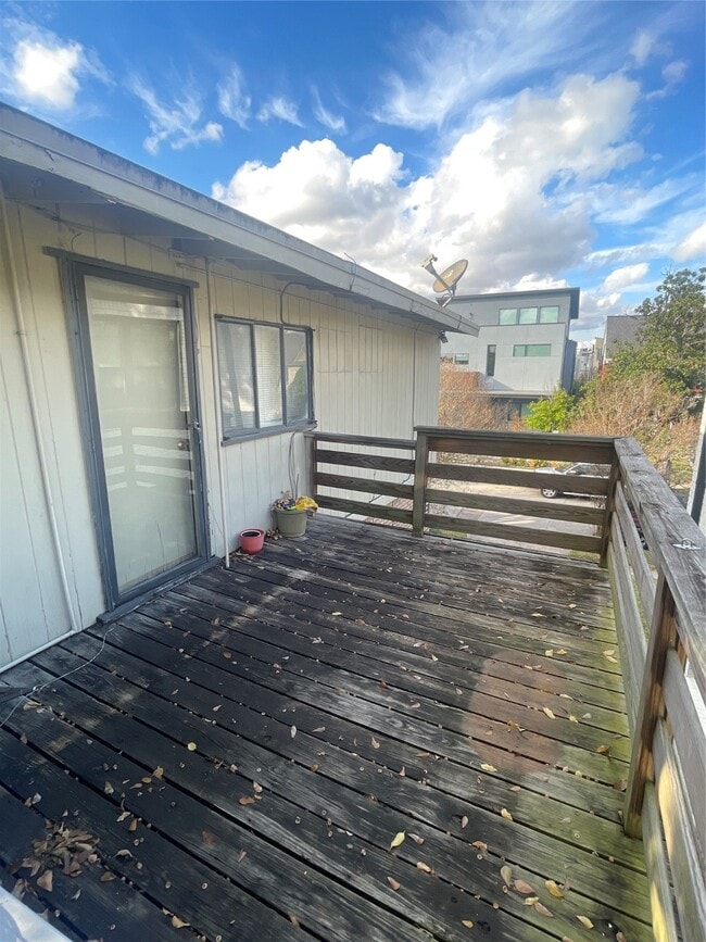 Building Photo - 1965 W Lamar St