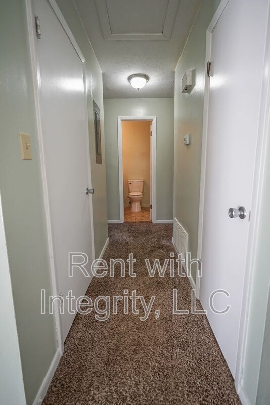 Building Photo - 2304 Hartsfield Ct