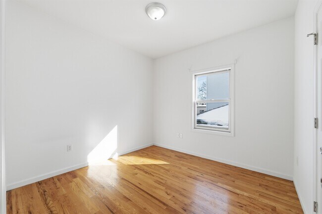 Building Photo - 54 Laidlaw Ave