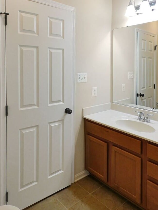 Building Photo - 23363 Marview Ct